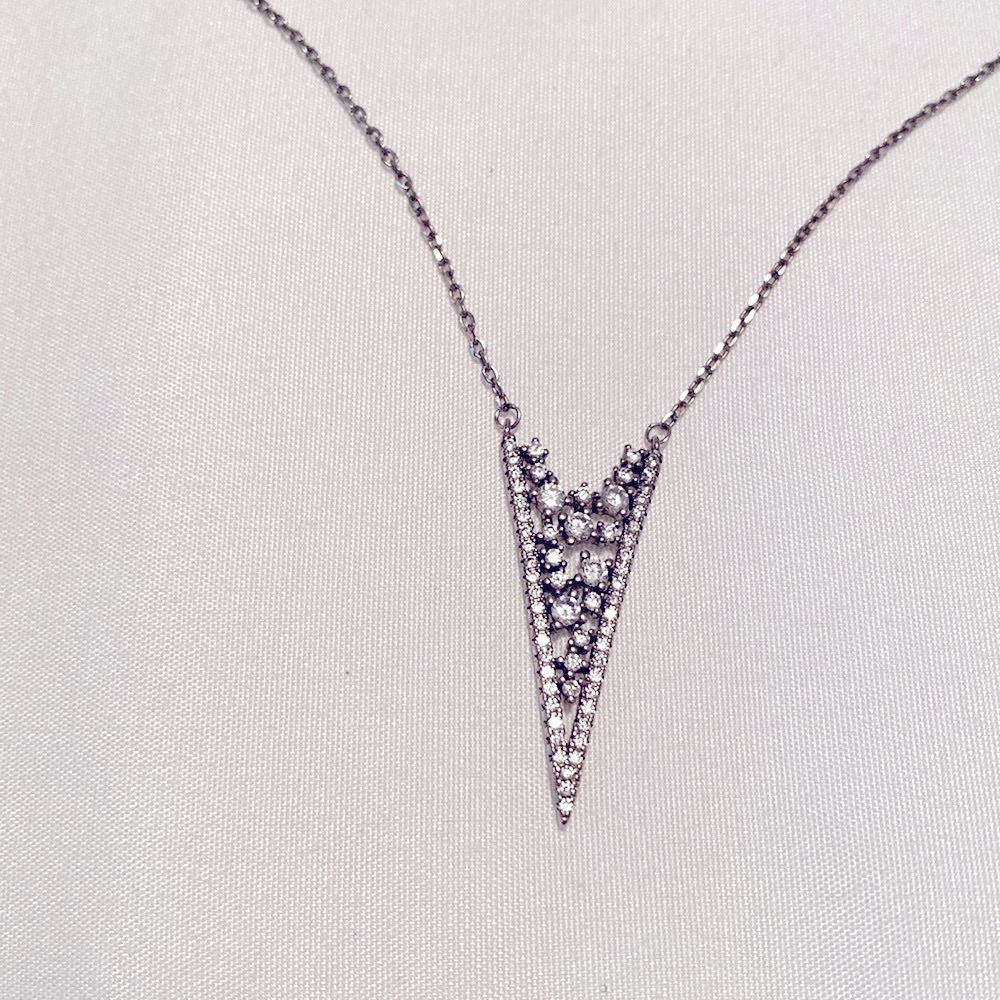 Beautiful silver necklace with clear gemstones